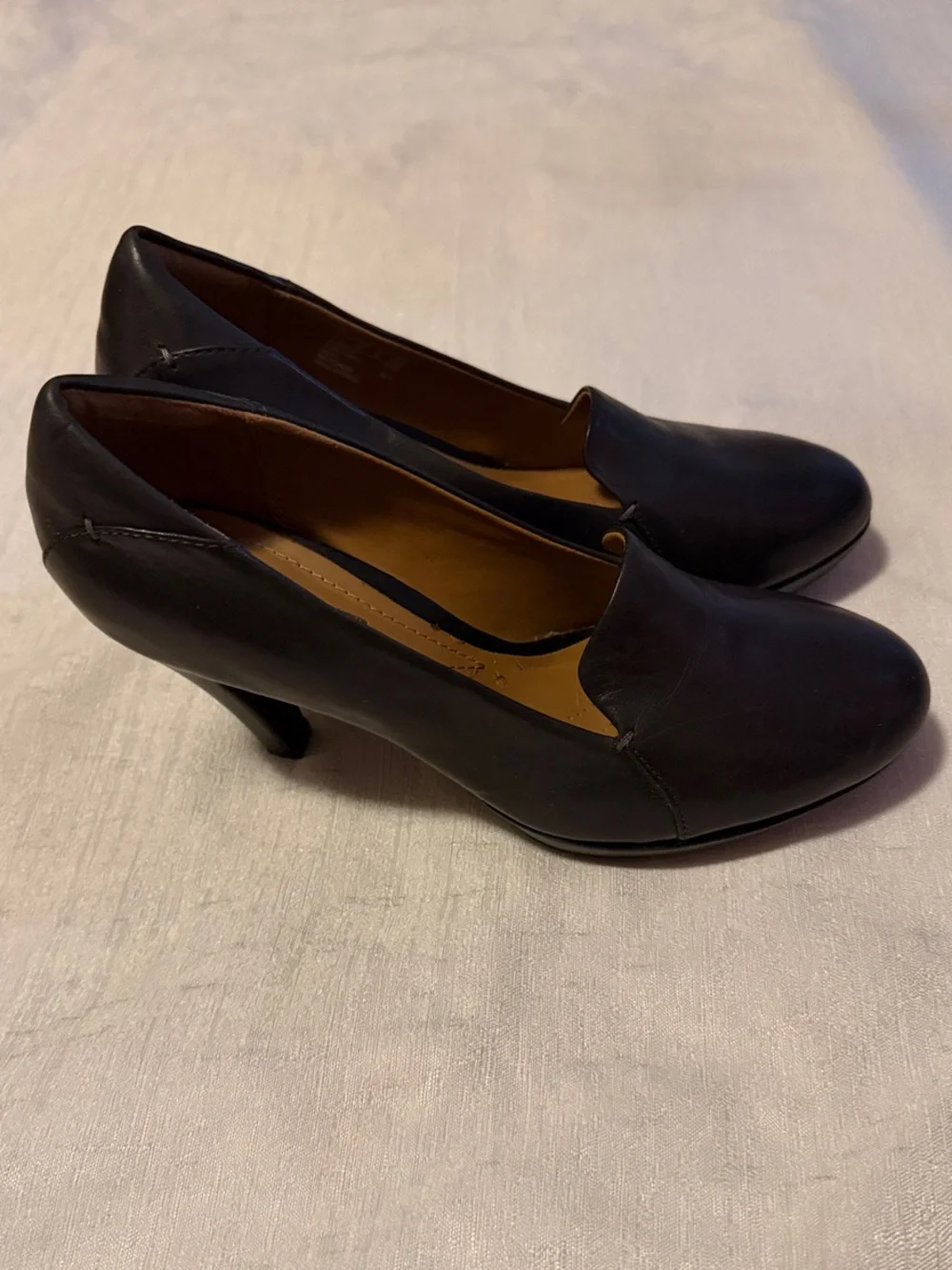 Dark Grey Leather Women’s Slip-On Pumps